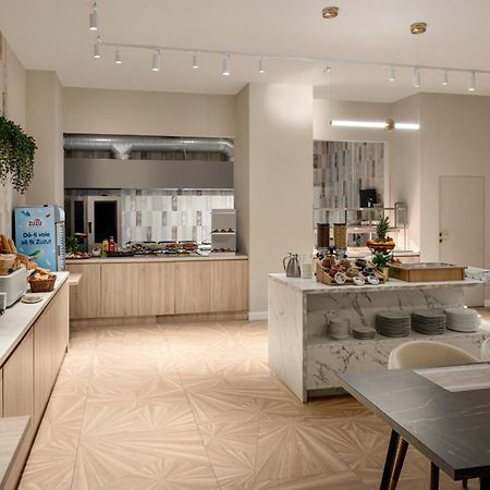 Ramada By Wyndham Bucharest Otopeni Airport ภายนอก รูปภาพ