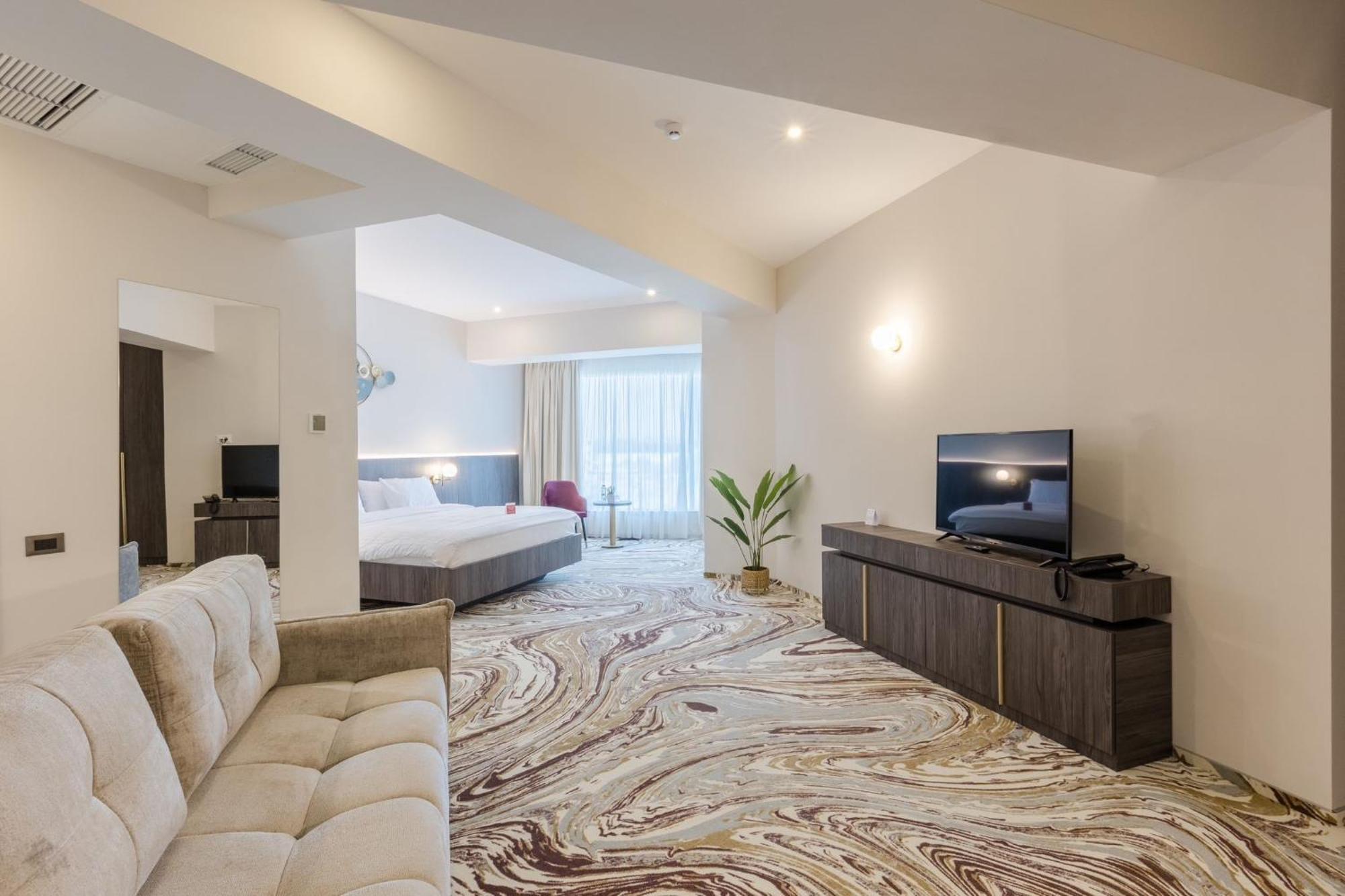 Ramada By Wyndham Bucharest Otopeni Airport ภายนอก รูปภาพ