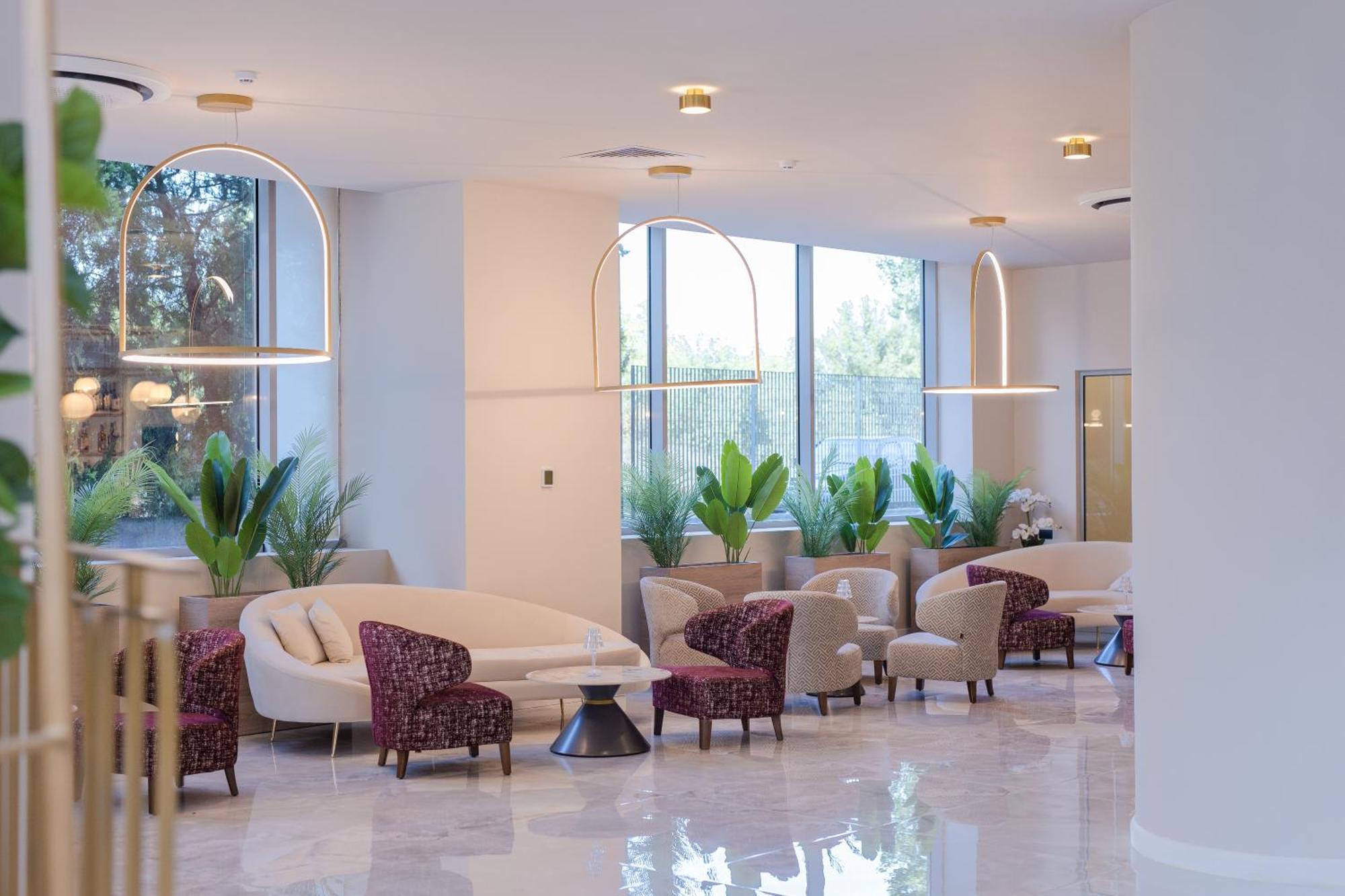 Ramada By Wyndham Bucharest Otopeni Airport ภายนอก รูปภาพ