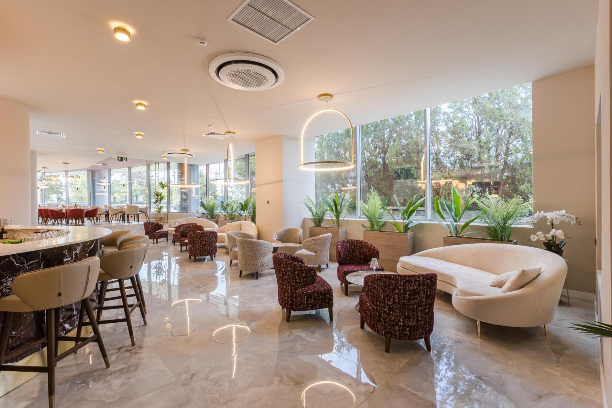 Ramada By Wyndham Bucharest Otopeni Airport ภายนอก รูปภาพ