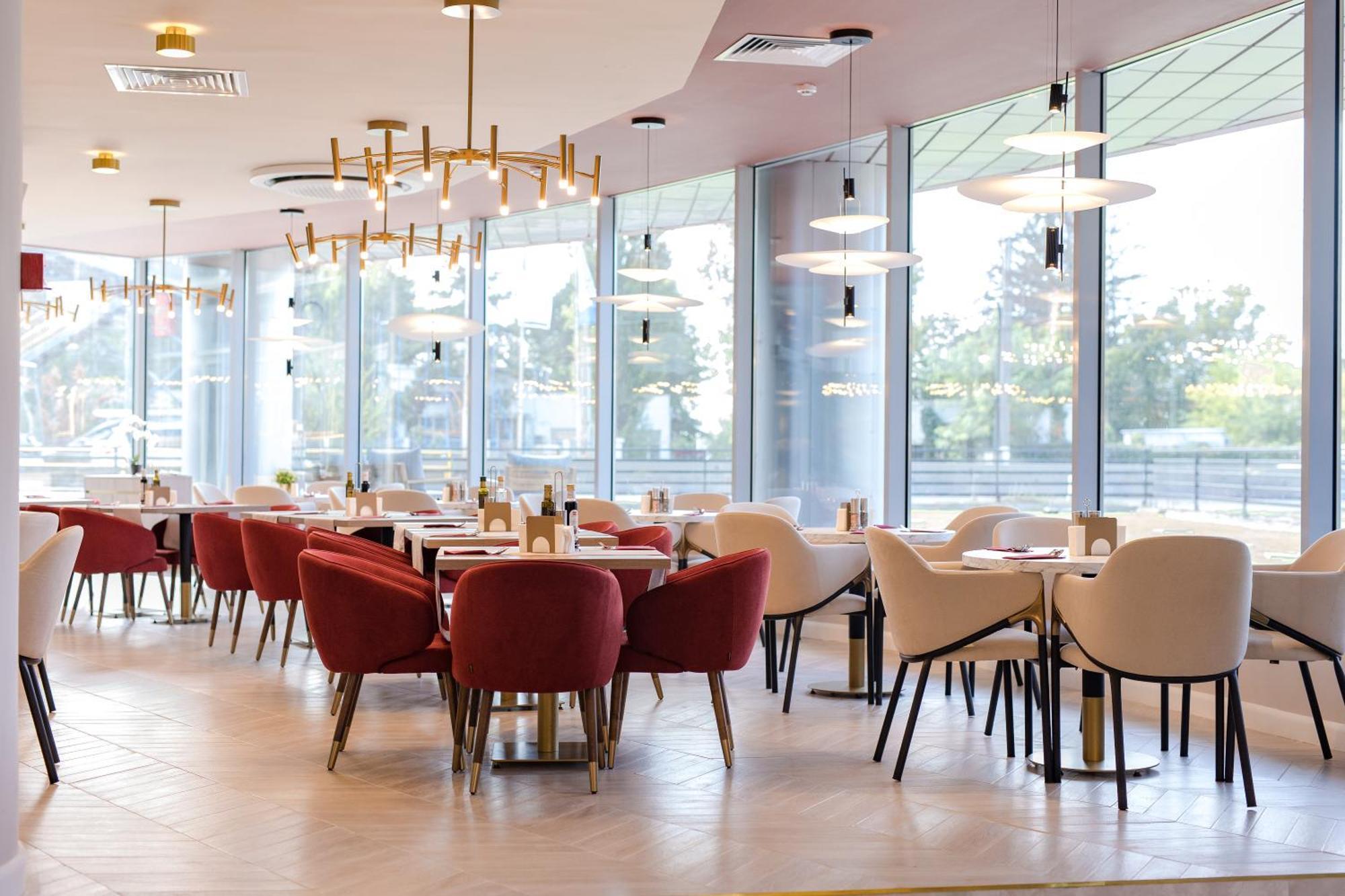 Ramada By Wyndham Bucharest Otopeni Airport ภายนอก รูปภาพ