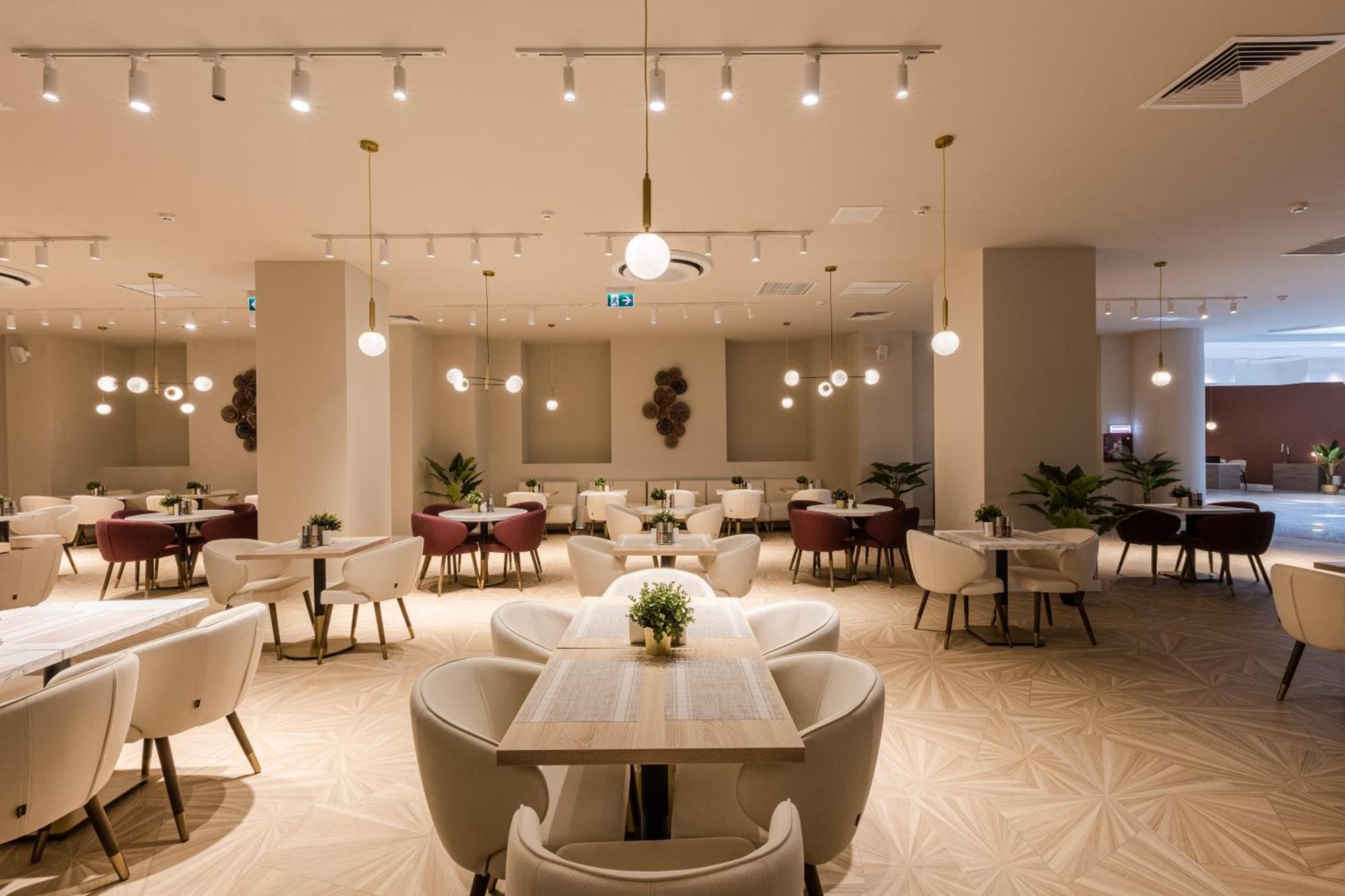 Ramada By Wyndham Bucharest Otopeni Airport ภายนอก รูปภาพ
