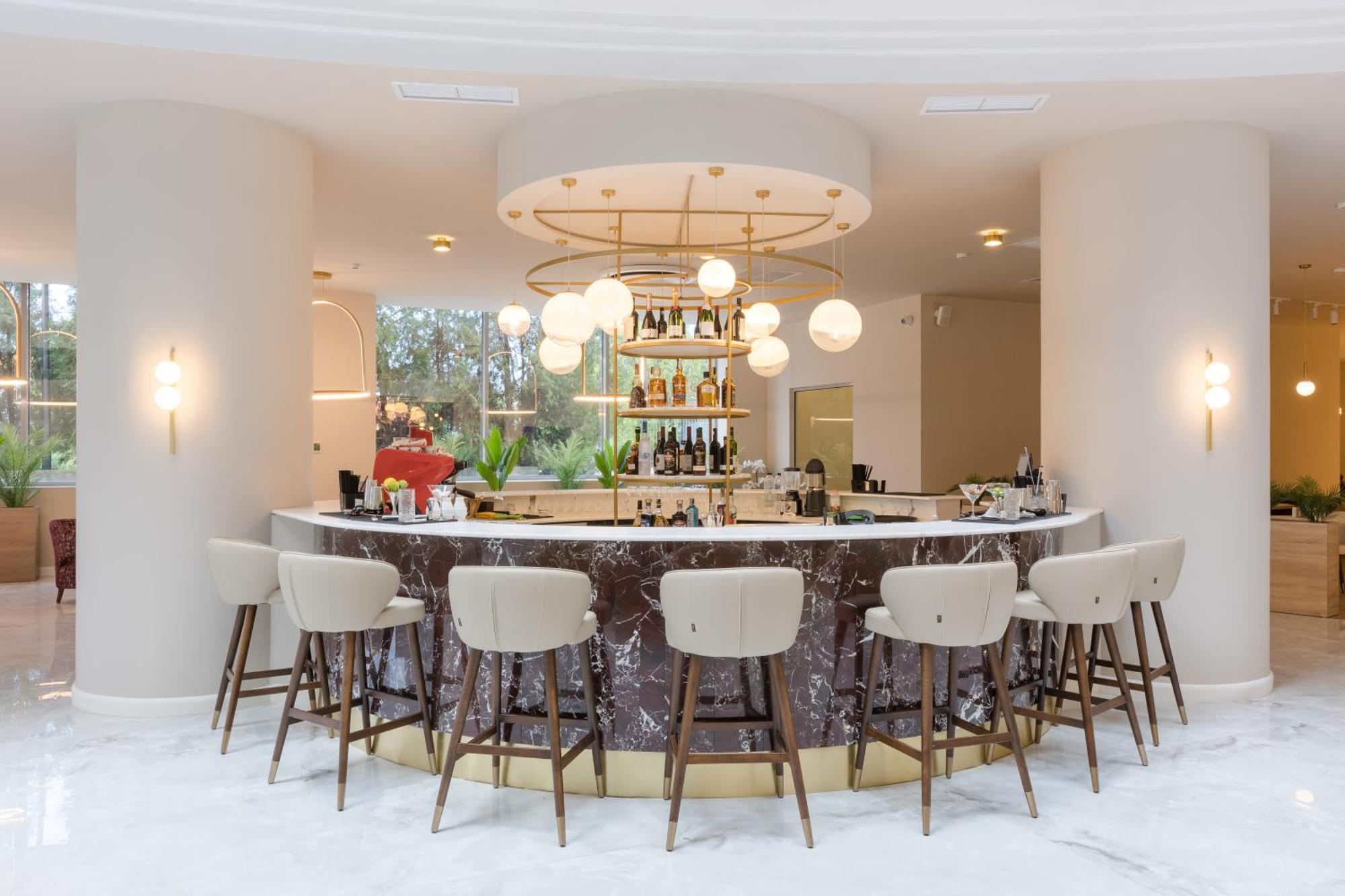 Ramada By Wyndham Bucharest Otopeni Airport ภายนอก รูปภาพ