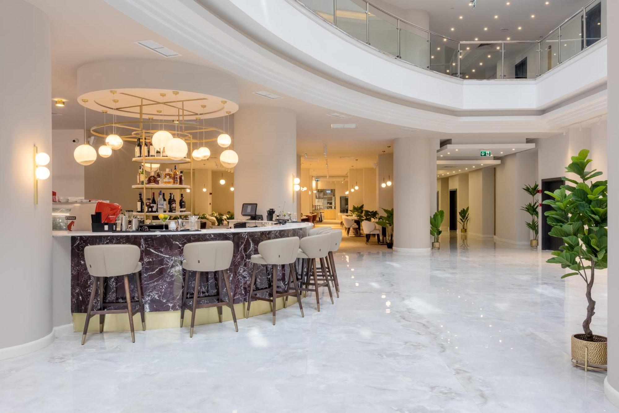 Ramada By Wyndham Bucharest Otopeni Airport ภายนอก รูปภาพ