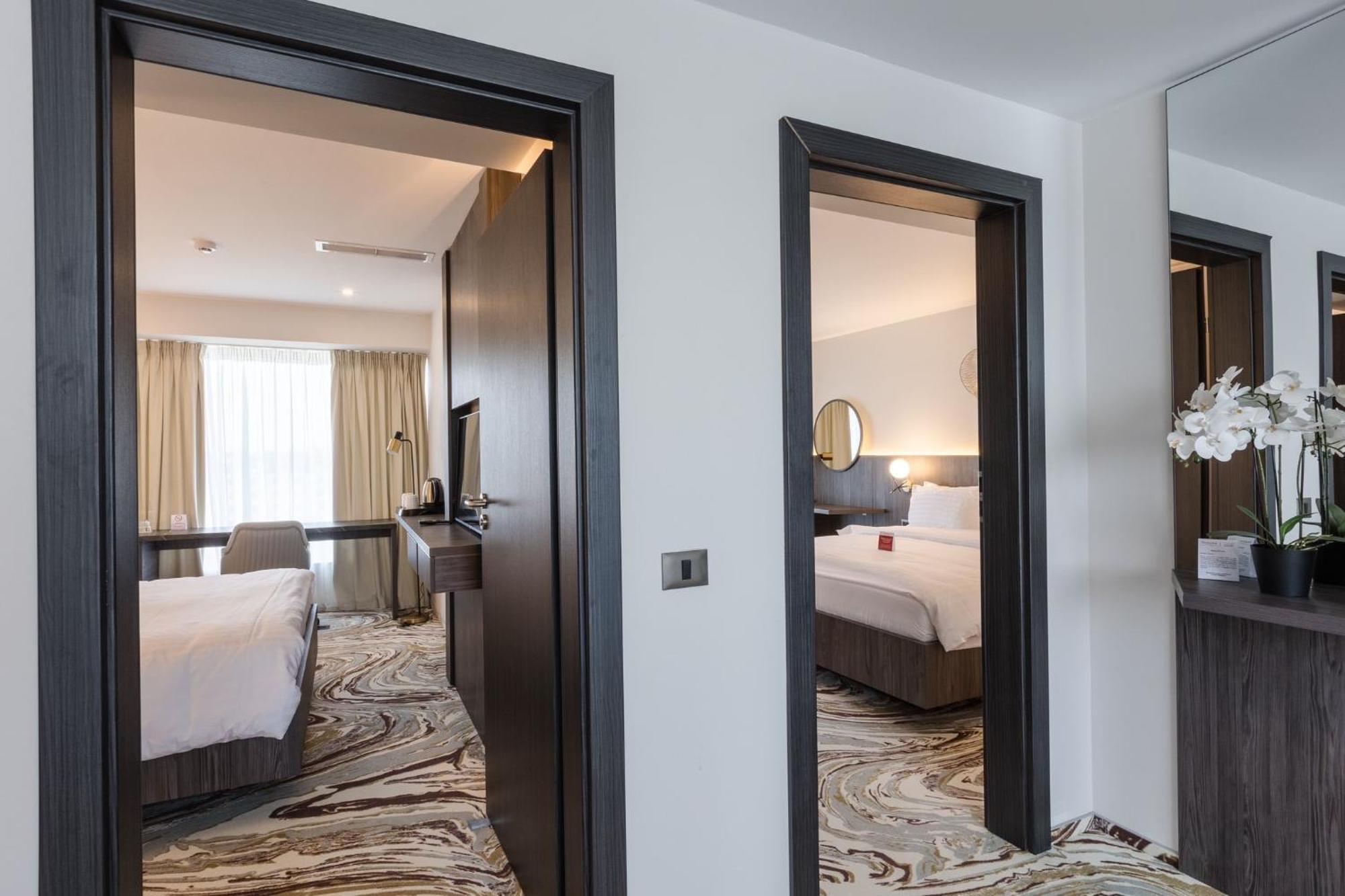 Ramada By Wyndham Bucharest Otopeni Airport ภายนอก รูปภาพ