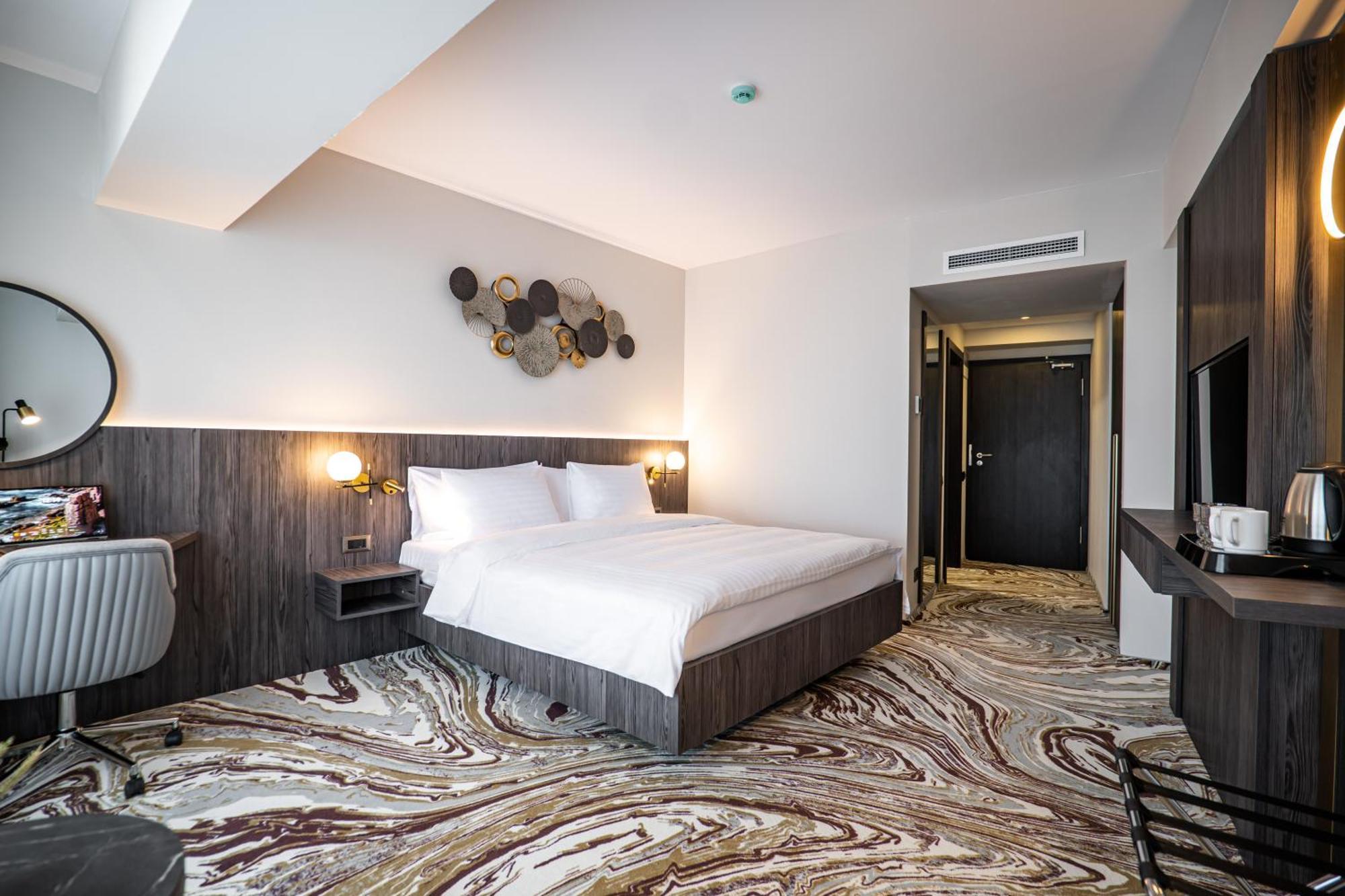 Ramada By Wyndham Bucharest Otopeni Airport ภายนอก รูปภาพ