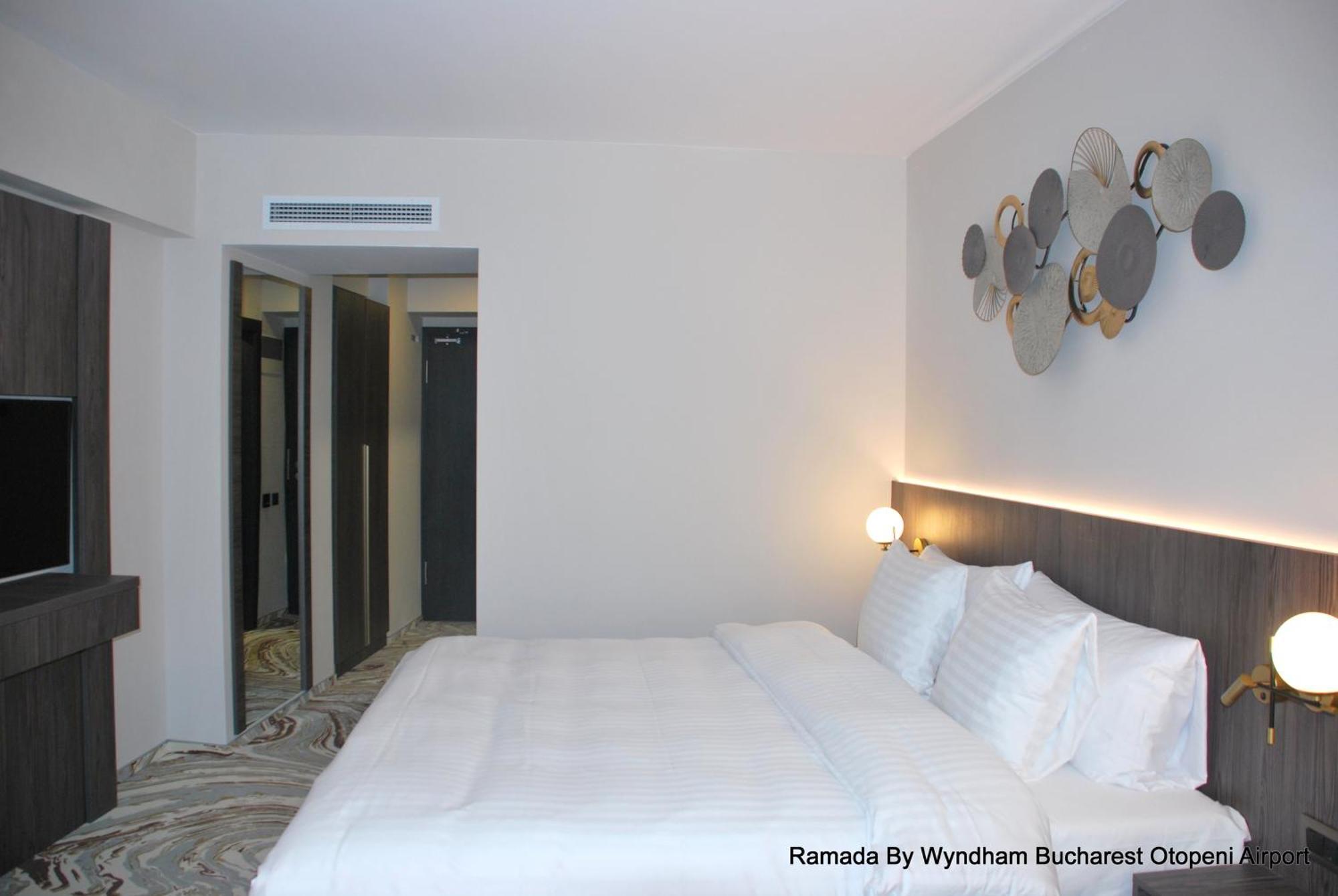 Ramada By Wyndham Bucharest Otopeni Airport ภายนอก รูปภาพ