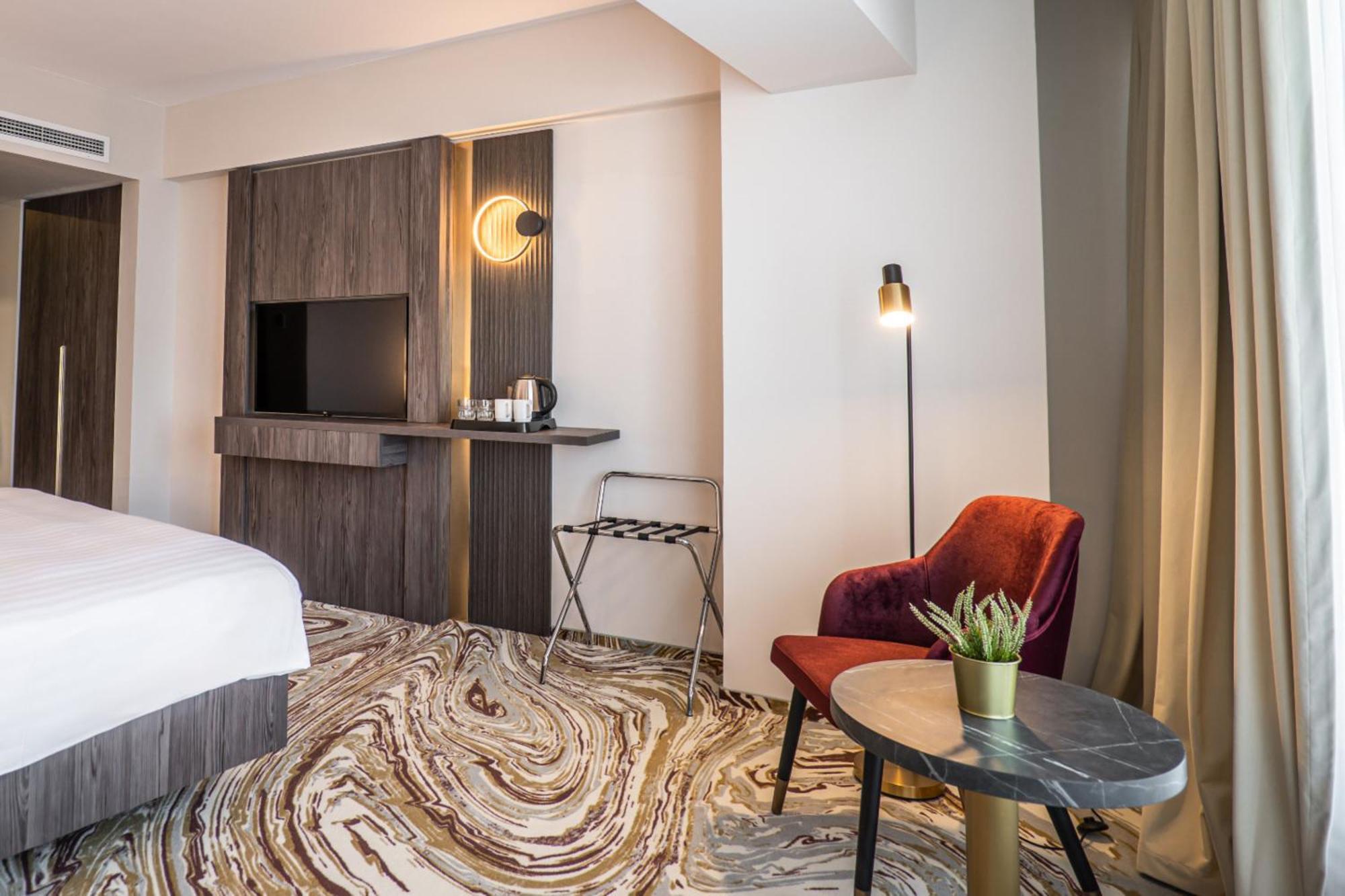 Ramada By Wyndham Bucharest Otopeni Airport ภายนอก รูปภาพ