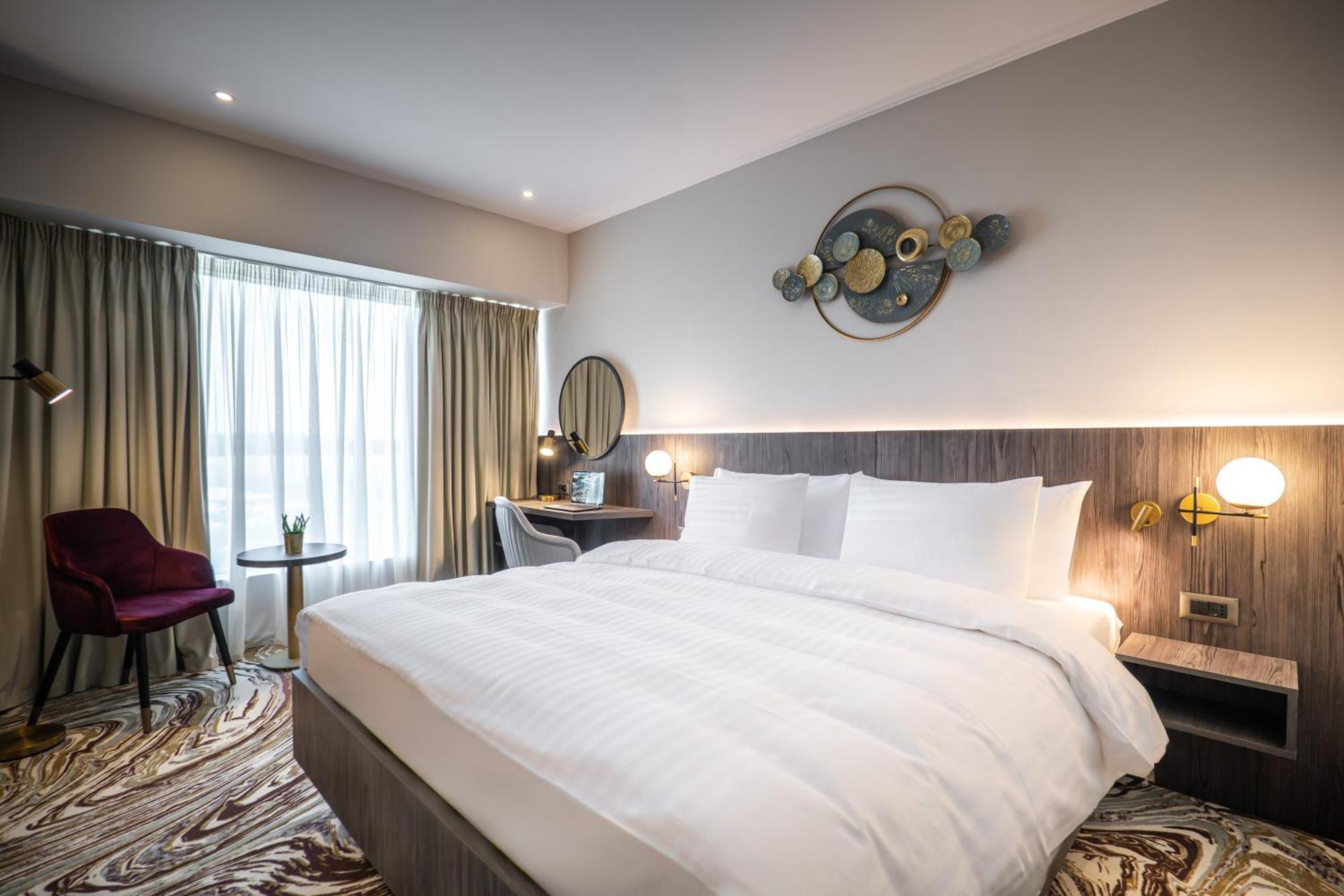 Ramada By Wyndham Bucharest Otopeni Airport ภายนอก รูปภาพ