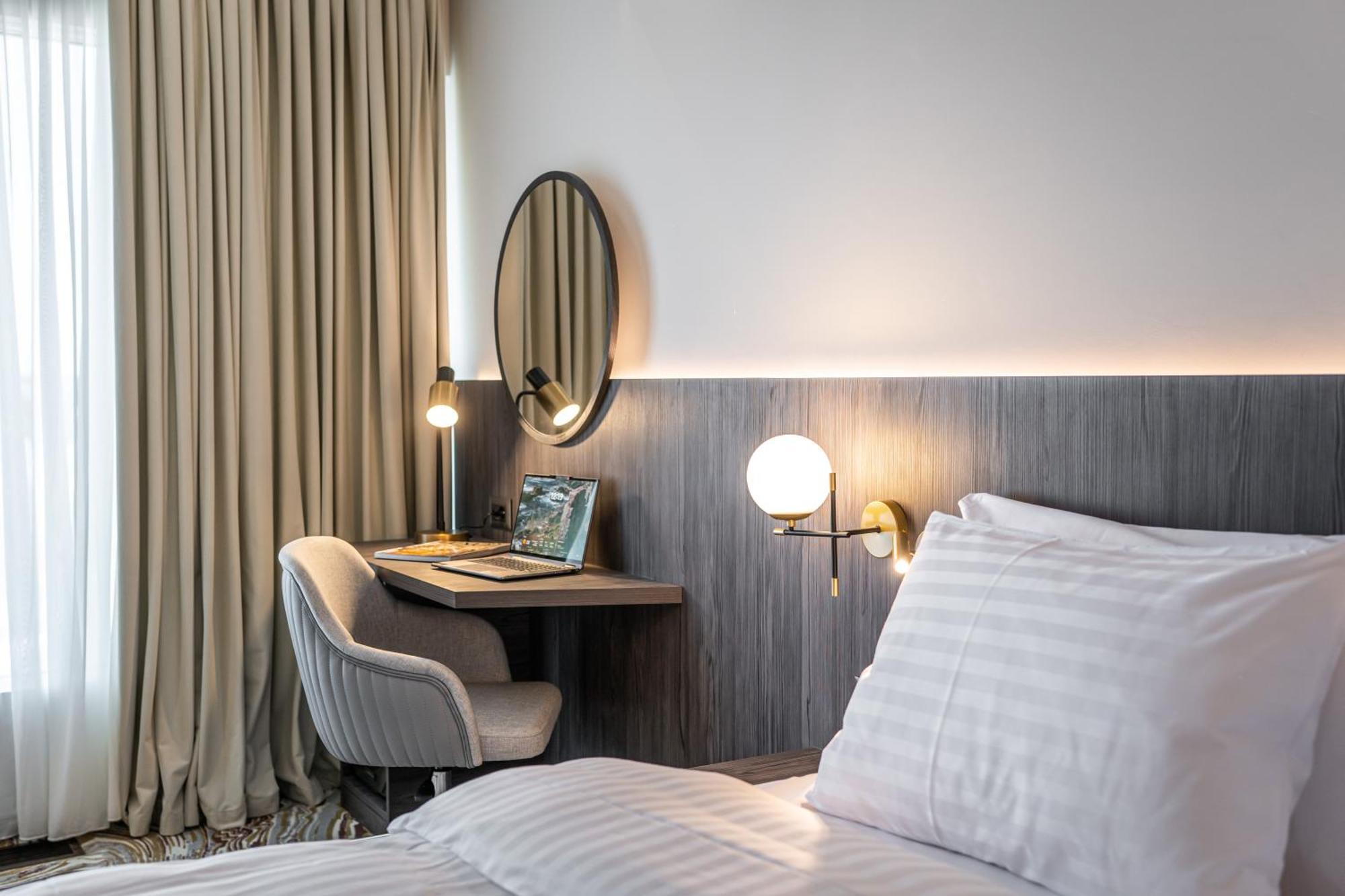 Ramada By Wyndham Bucharest Otopeni Airport ภายนอก รูปภาพ