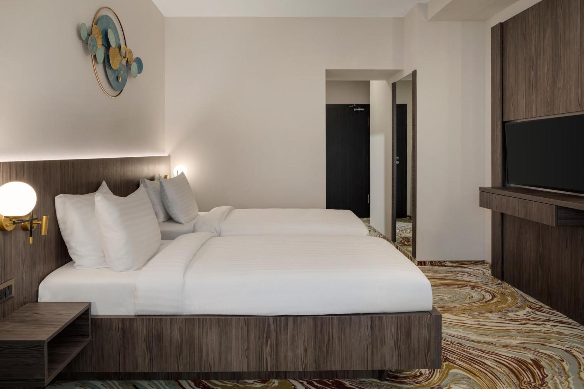 Ramada By Wyndham Bucharest Otopeni Airport ภายนอก รูปภาพ