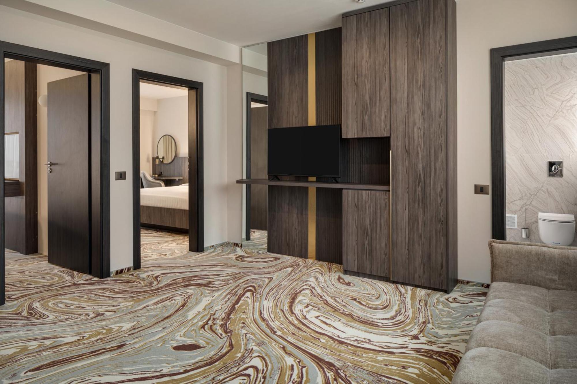 Ramada By Wyndham Bucharest Otopeni Airport ภายนอก รูปภาพ