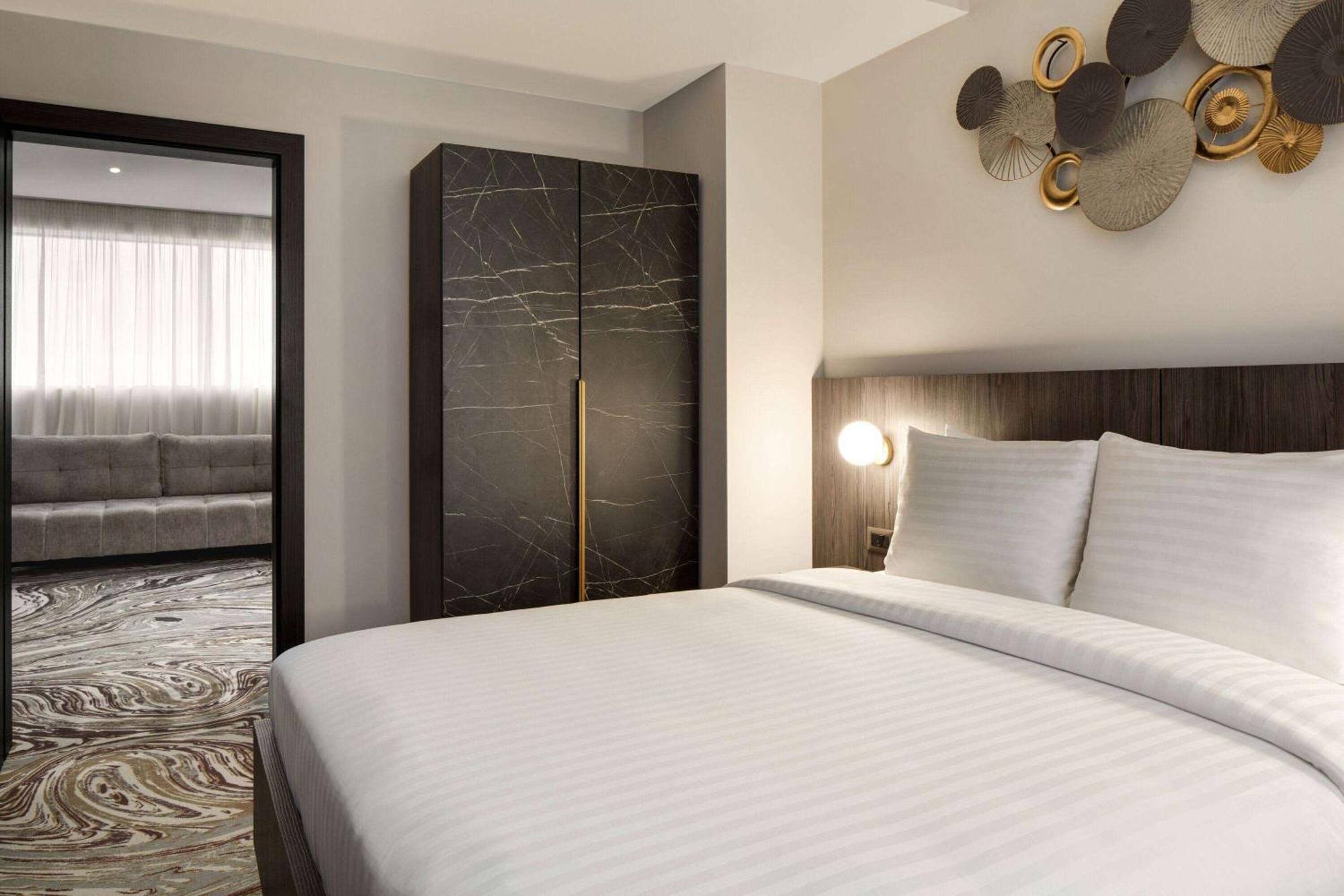 Ramada By Wyndham Bucharest Otopeni Airport ภายนอก รูปภาพ