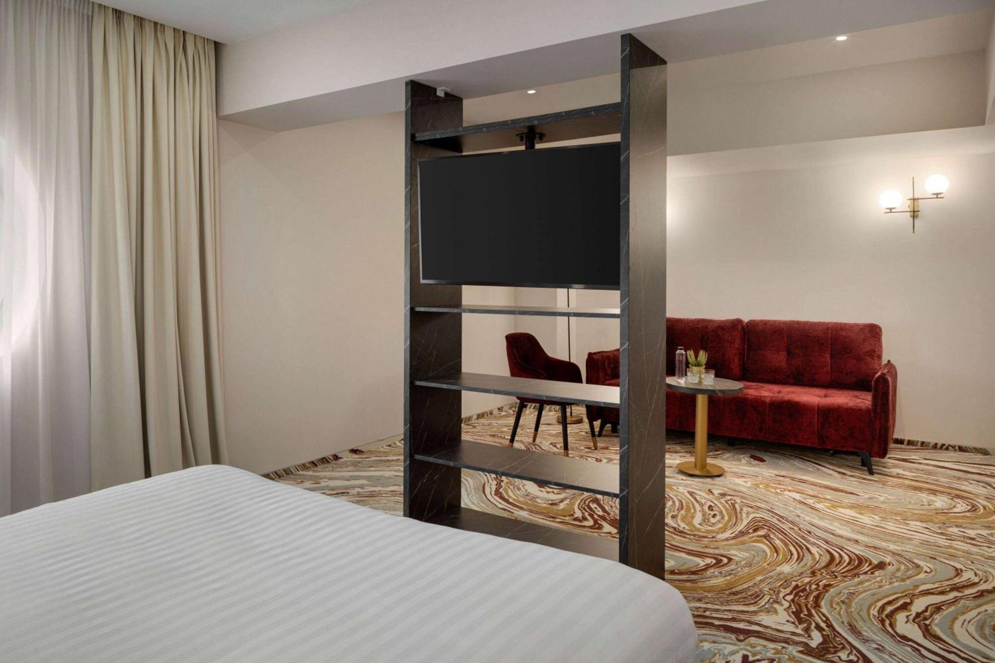 Ramada By Wyndham Bucharest Otopeni Airport ภายนอก รูปภาพ