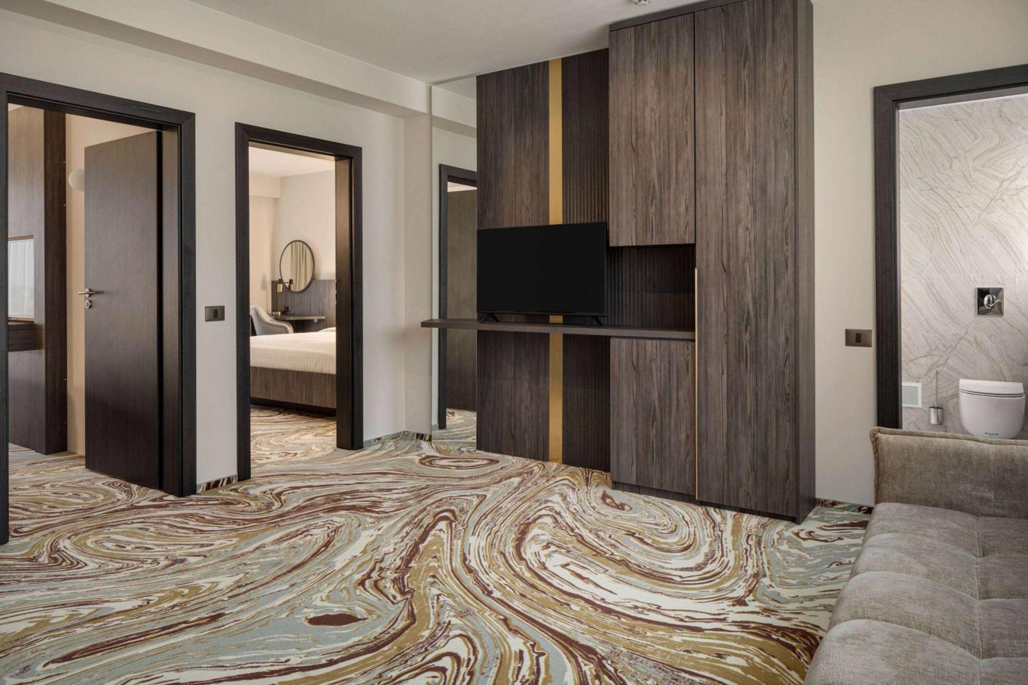 Ramada By Wyndham Bucharest Otopeni Airport ภายนอก รูปภาพ